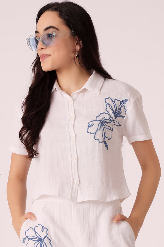 shirt with floral embroidery - White